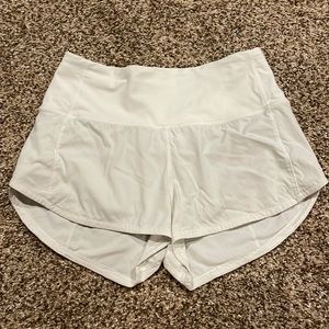 Lululemon ~ White ~ Speed Up shorts 2.5”~ size 4